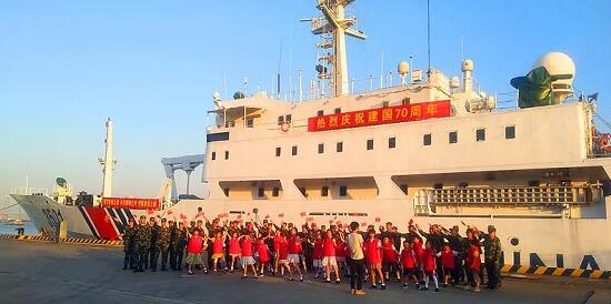 庆祝新中国成立70周年，广电小记者携手海警歌颂祖国